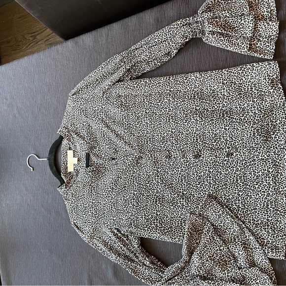 Michael Kors - leopard bell-cuff blouse. Paid 145$. Worn twice, like new. - Picture 5 of 6